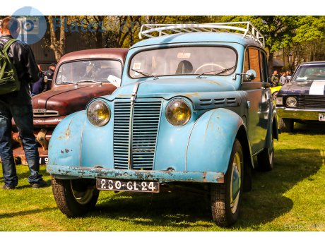 280 GL 24, Renault Juvaquatre
