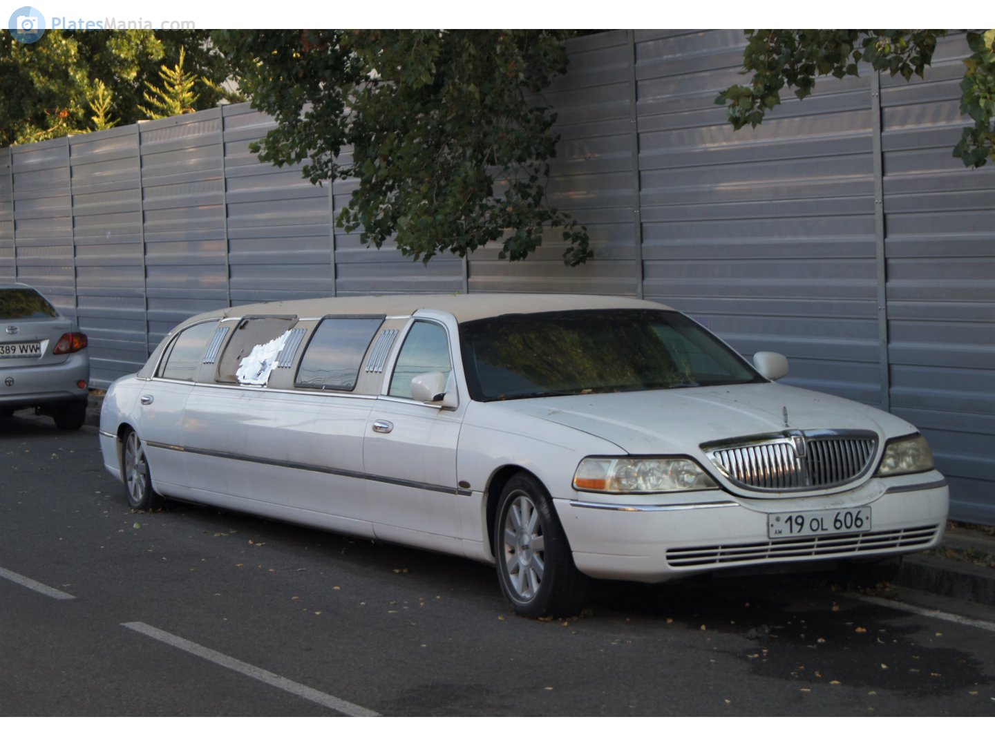 19 OL 606, Lincoln Town Car 3rd gen (FN145), facelift, 2003–2011