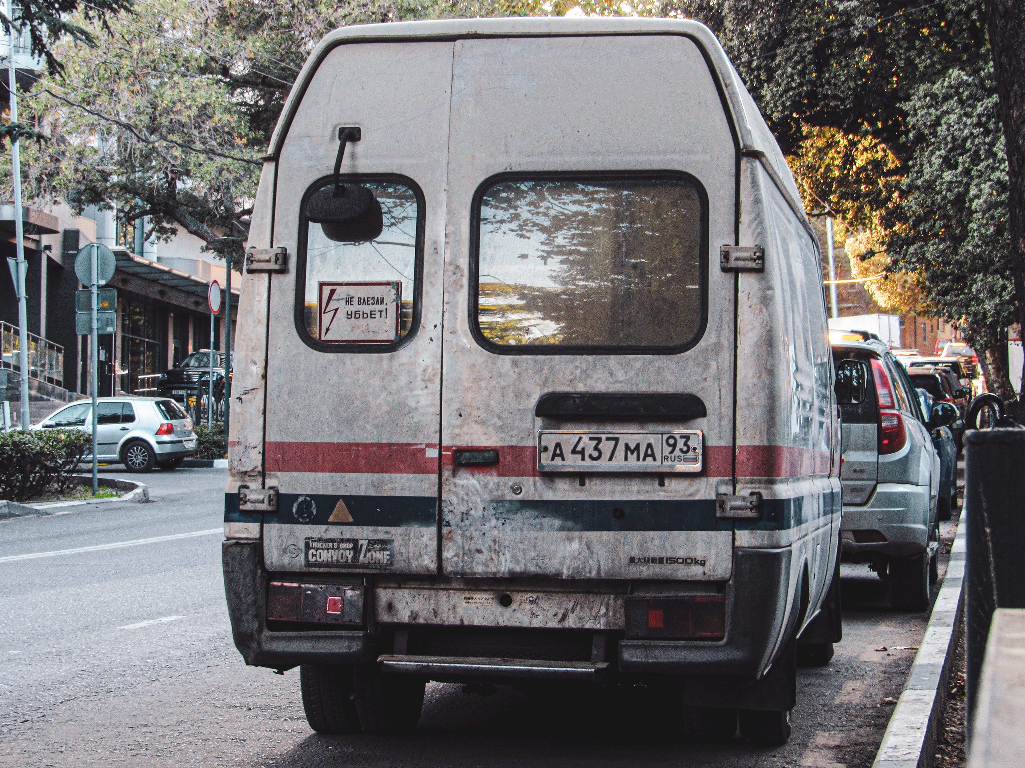 а 437 ма 93, Nissan Atlas 3rd gen Max Van, 1996–2001 (rebaged Isuzu Elf UT)