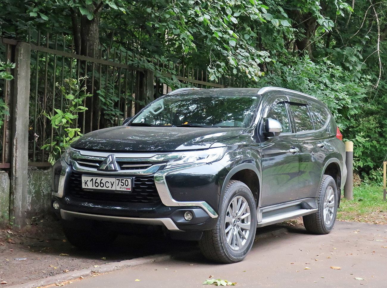 Паджеро спорт россия. Mitsubishi 750.