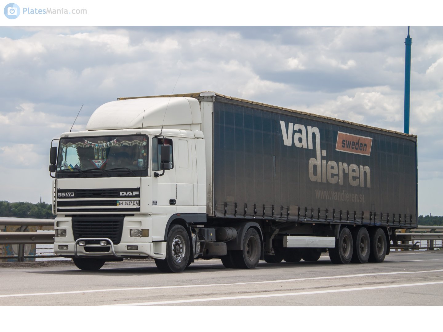 BT 3837 BA, DAF XF 1st gen (95XF), 1997–2002