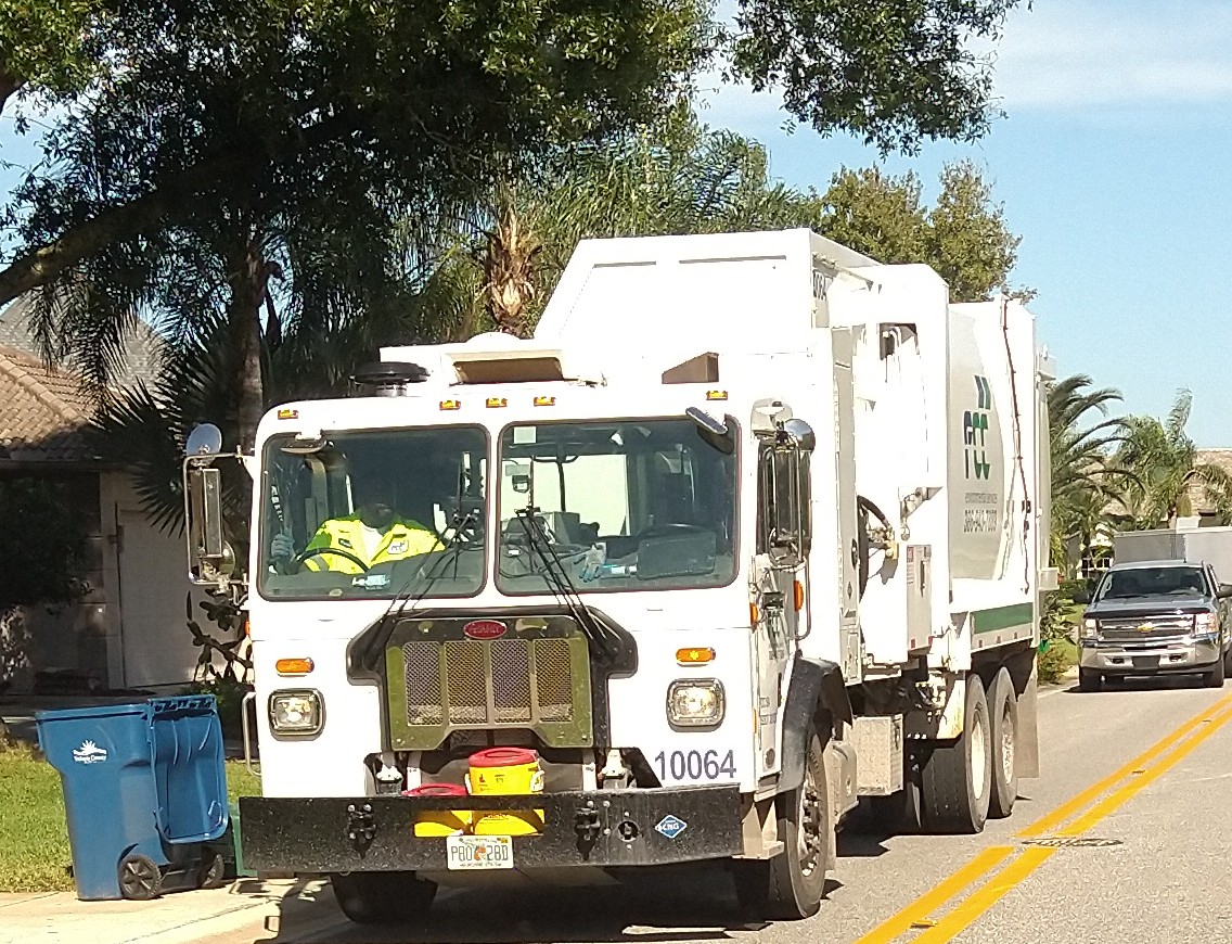 P80 28D, Peterbilt 320 