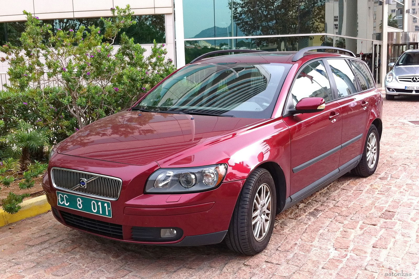 CC 8 011, Volvo V50 