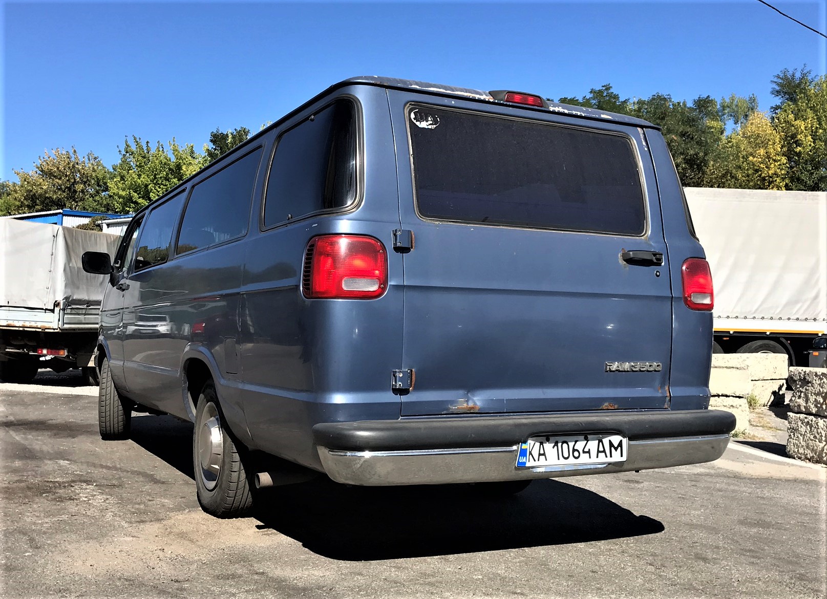KA 1064 AM, Dodge Ram Van 