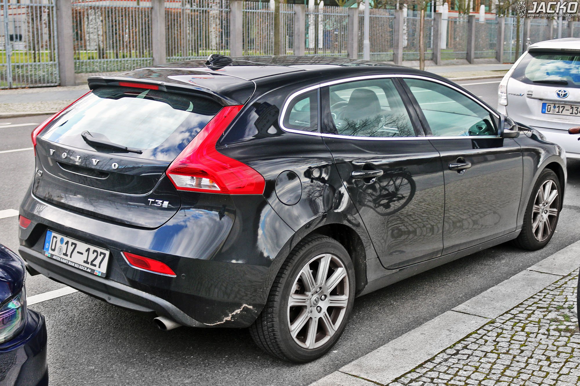 0 17-127, Volvo V40 2nd gen (526), 2013–2019