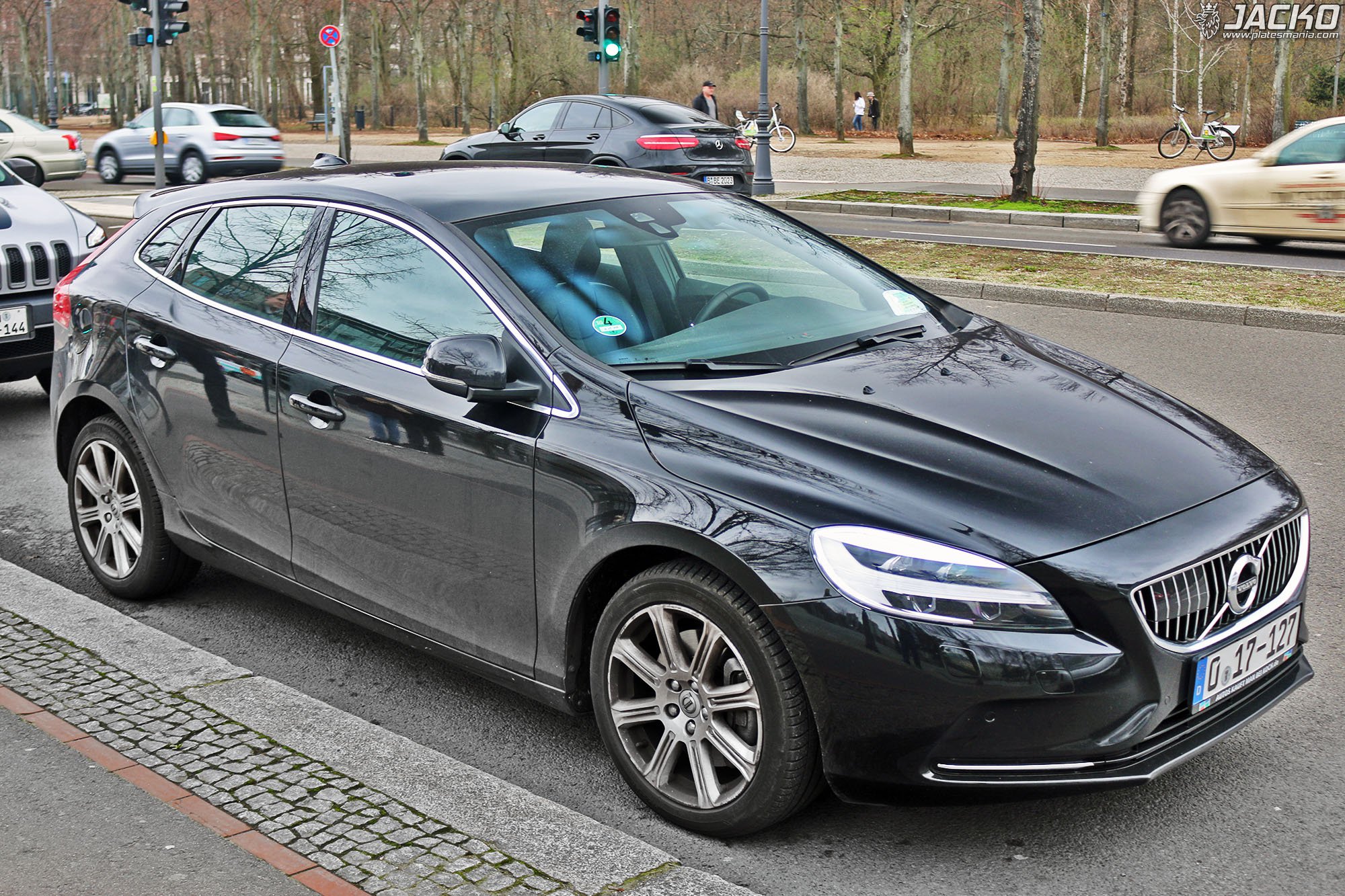 0 17-127, Volvo V40 2nd gen (526), 2013–2019