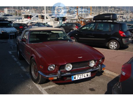 M 7274 MJ, Aston Martin V8 Volante