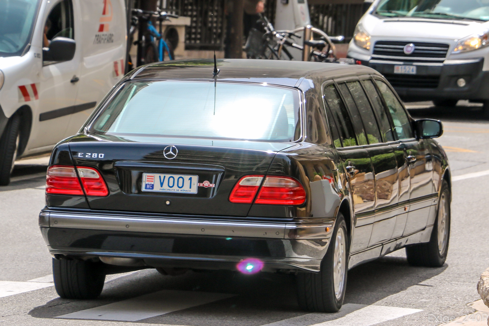 V001, Mercedes-Benz E-Klasse 2nd gen Stretch (V210), 1996–2003