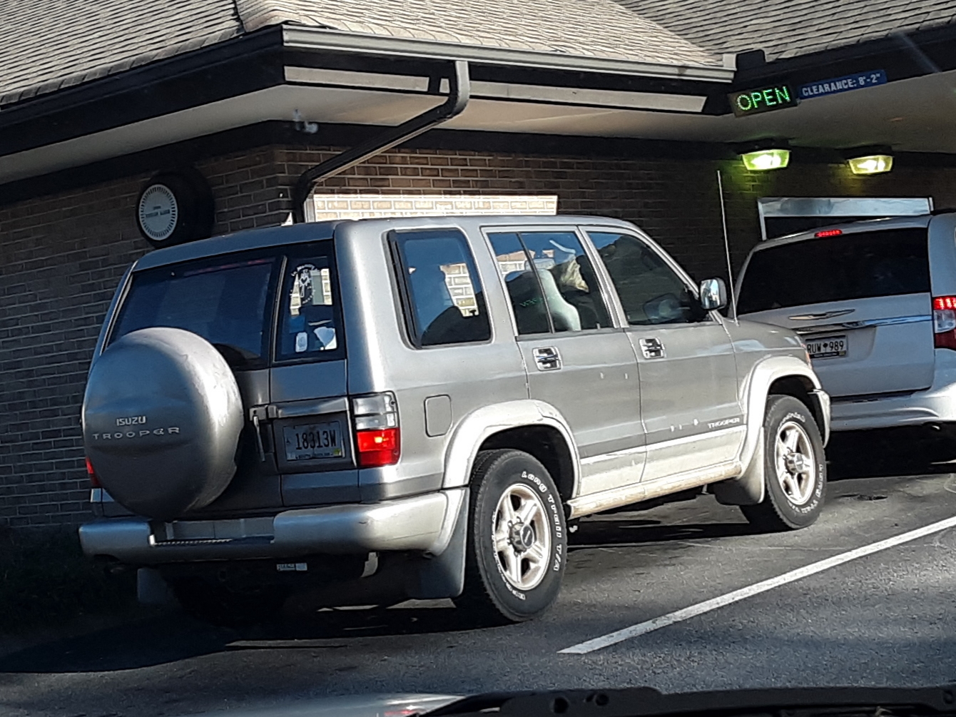 18313W, Isuzu Trooper 2nd gen, 5-door, 1991-2002