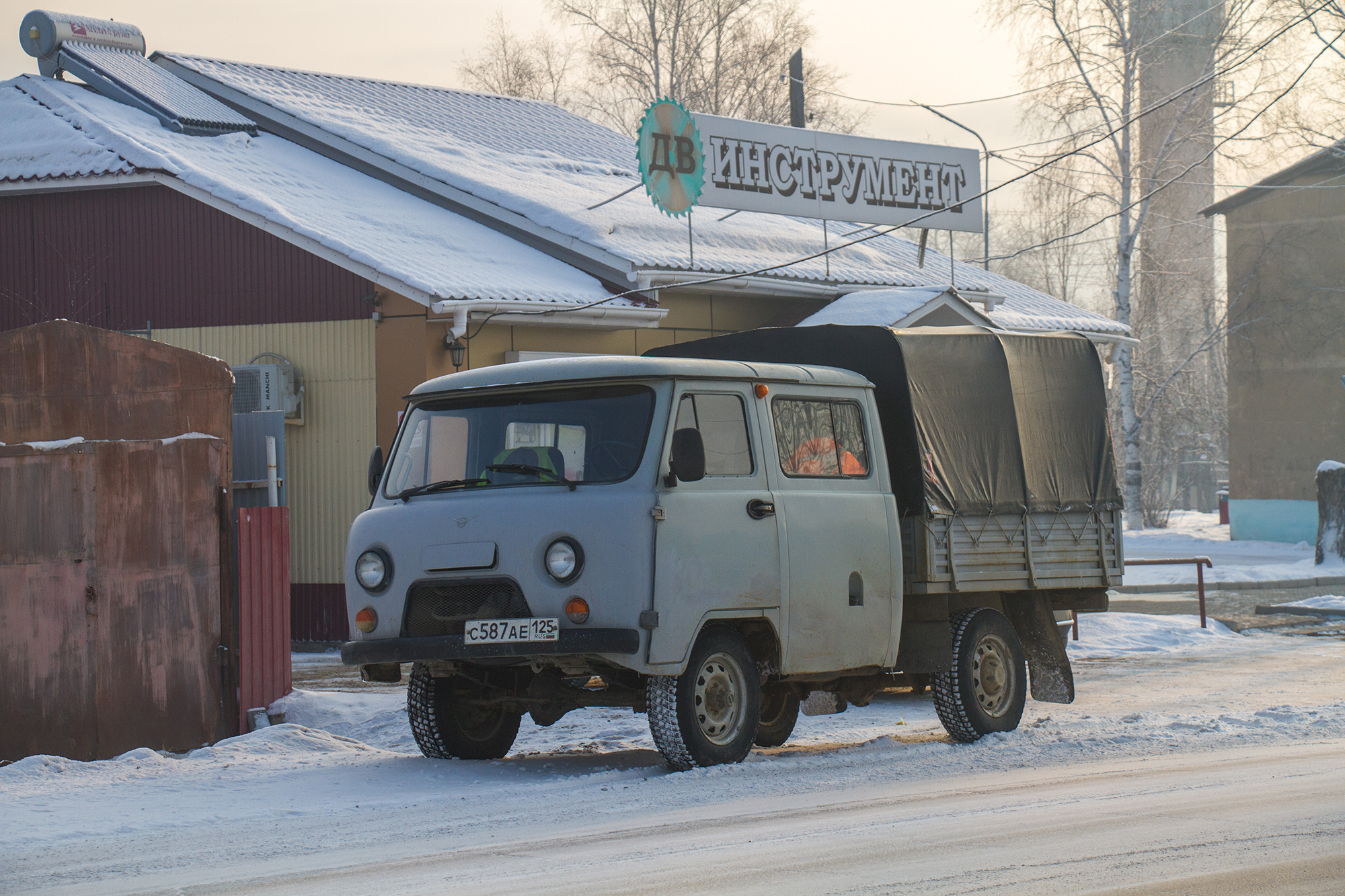 с 587 ае 125, UAZ 452 39091/39094 Double-Cab Truck, 1994–