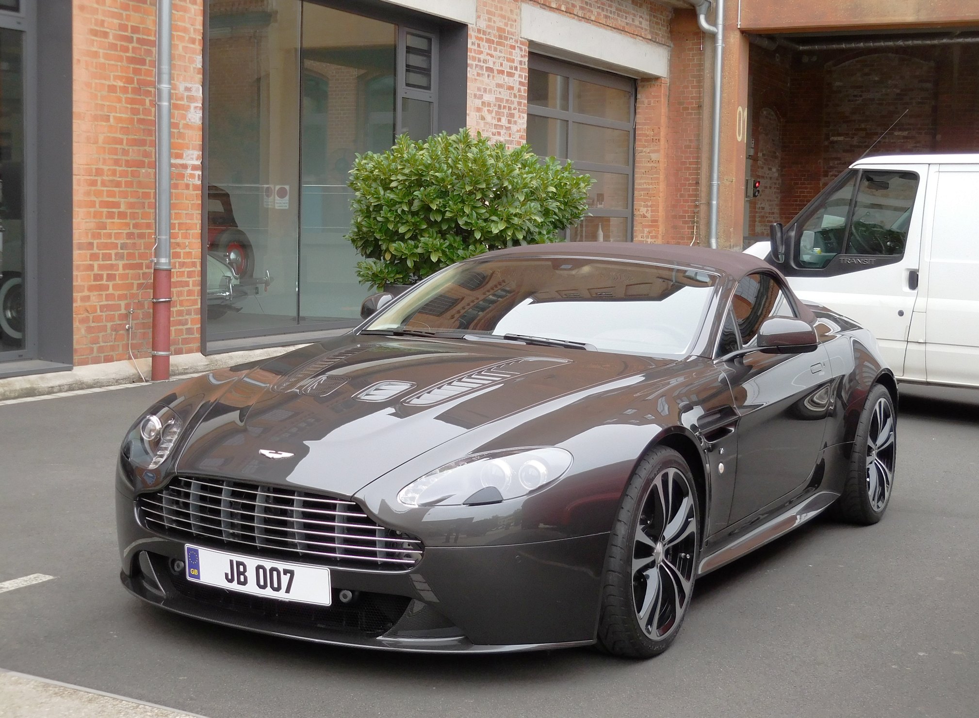 JB007, Aston Martin V12 Vantage 
