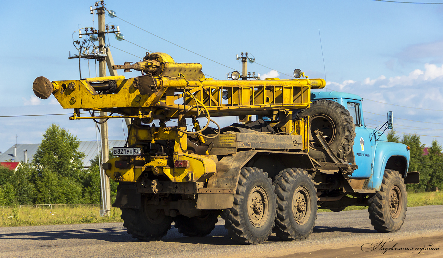 в 821 ун 02, ZIL 4334 