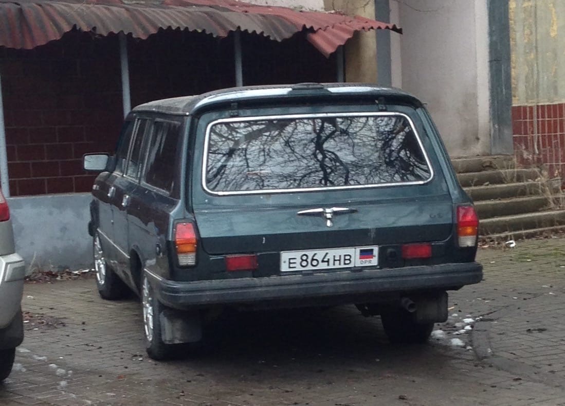 е 864 нв, GAZ 310221 Волга 