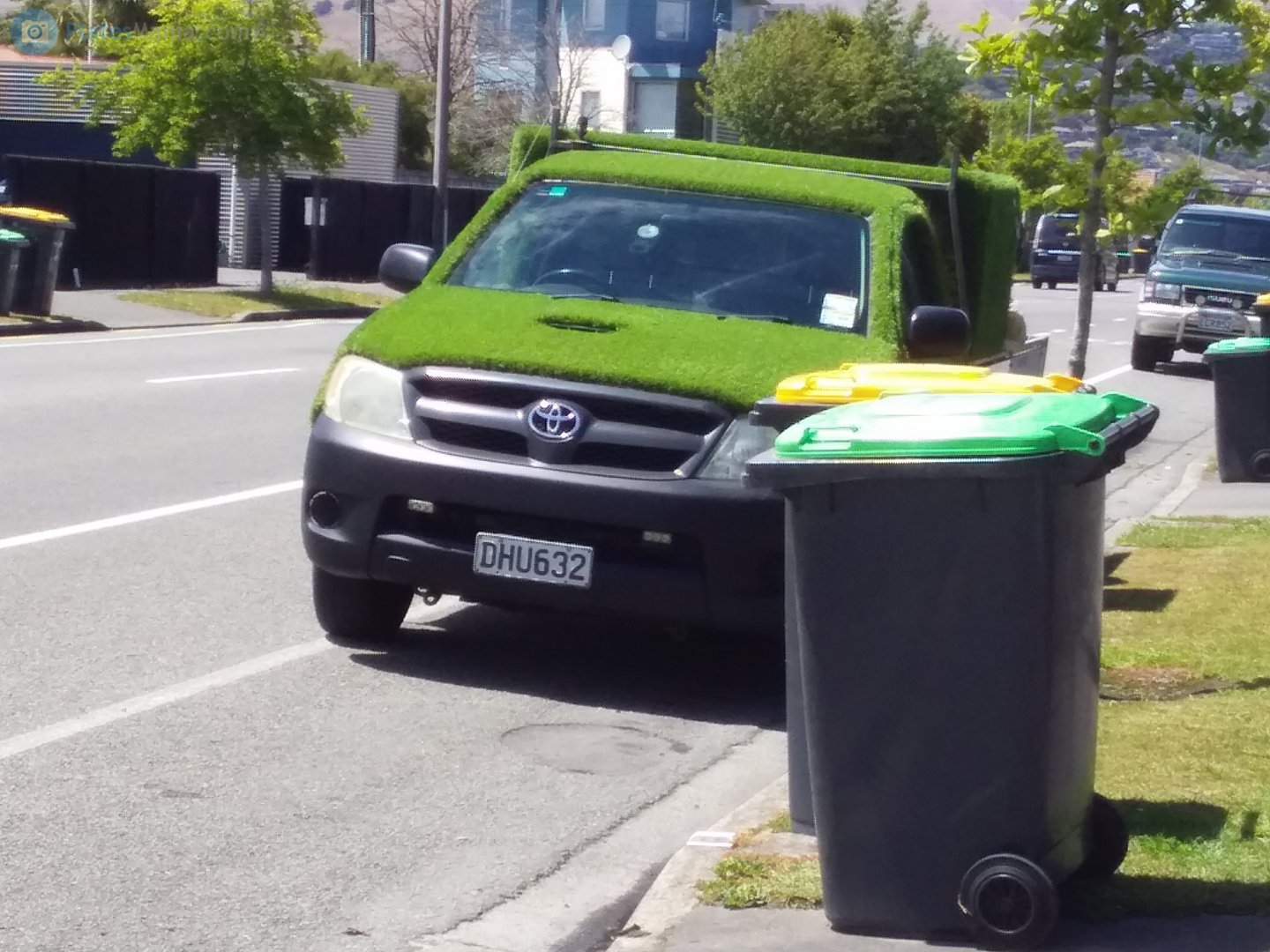 DHU632, Toyota Hilux 