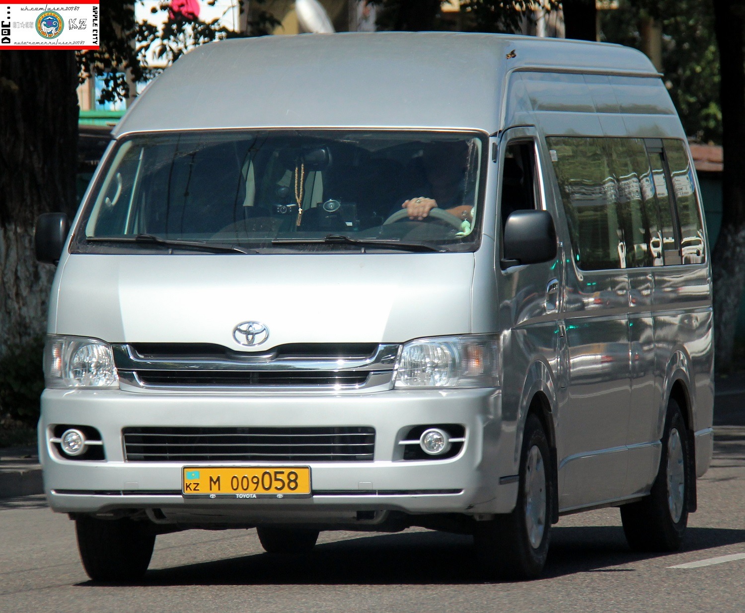 M 009058, Toyota HiAce 