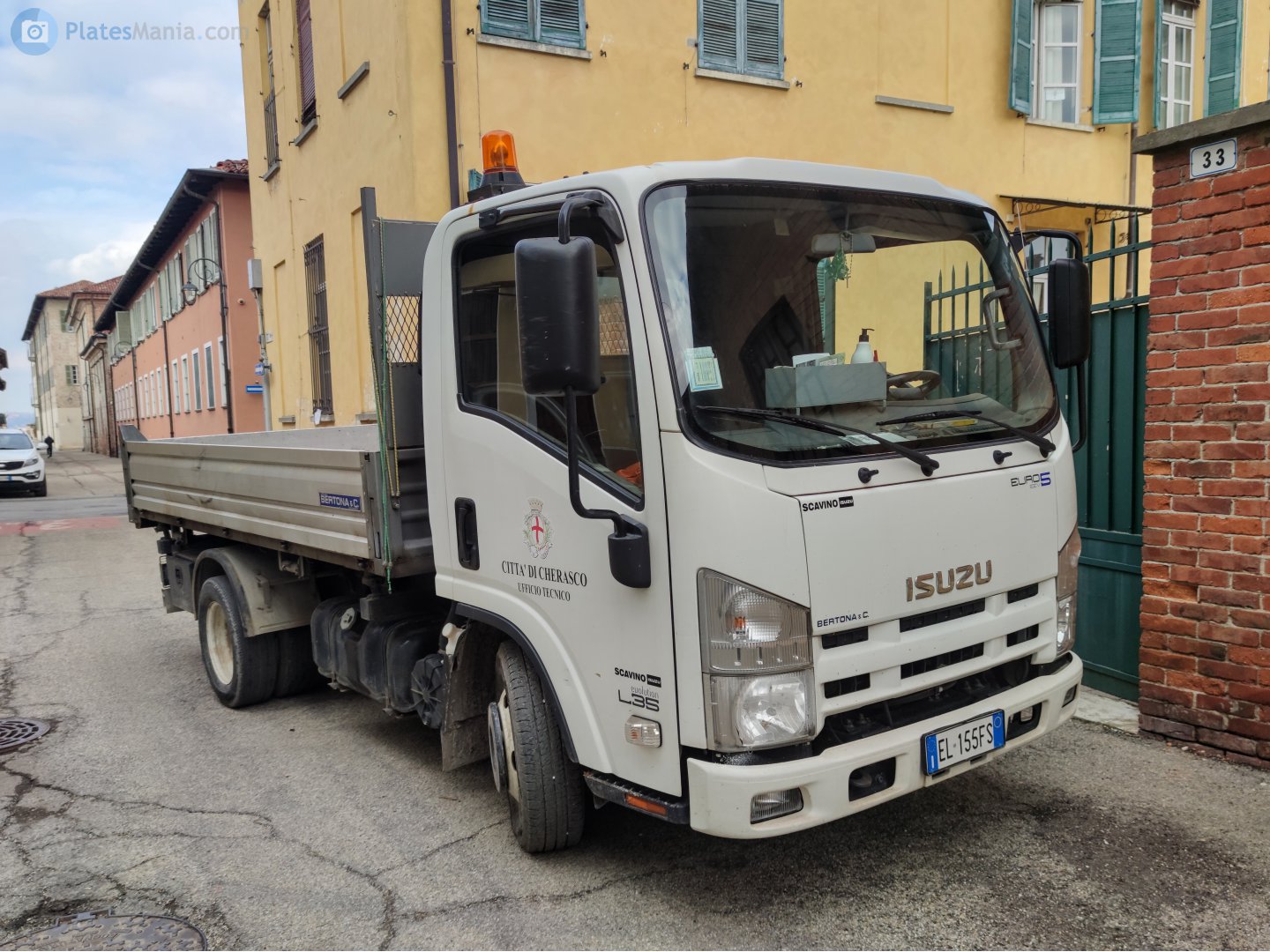 EL 155 FS, Isuzu L-Series 
