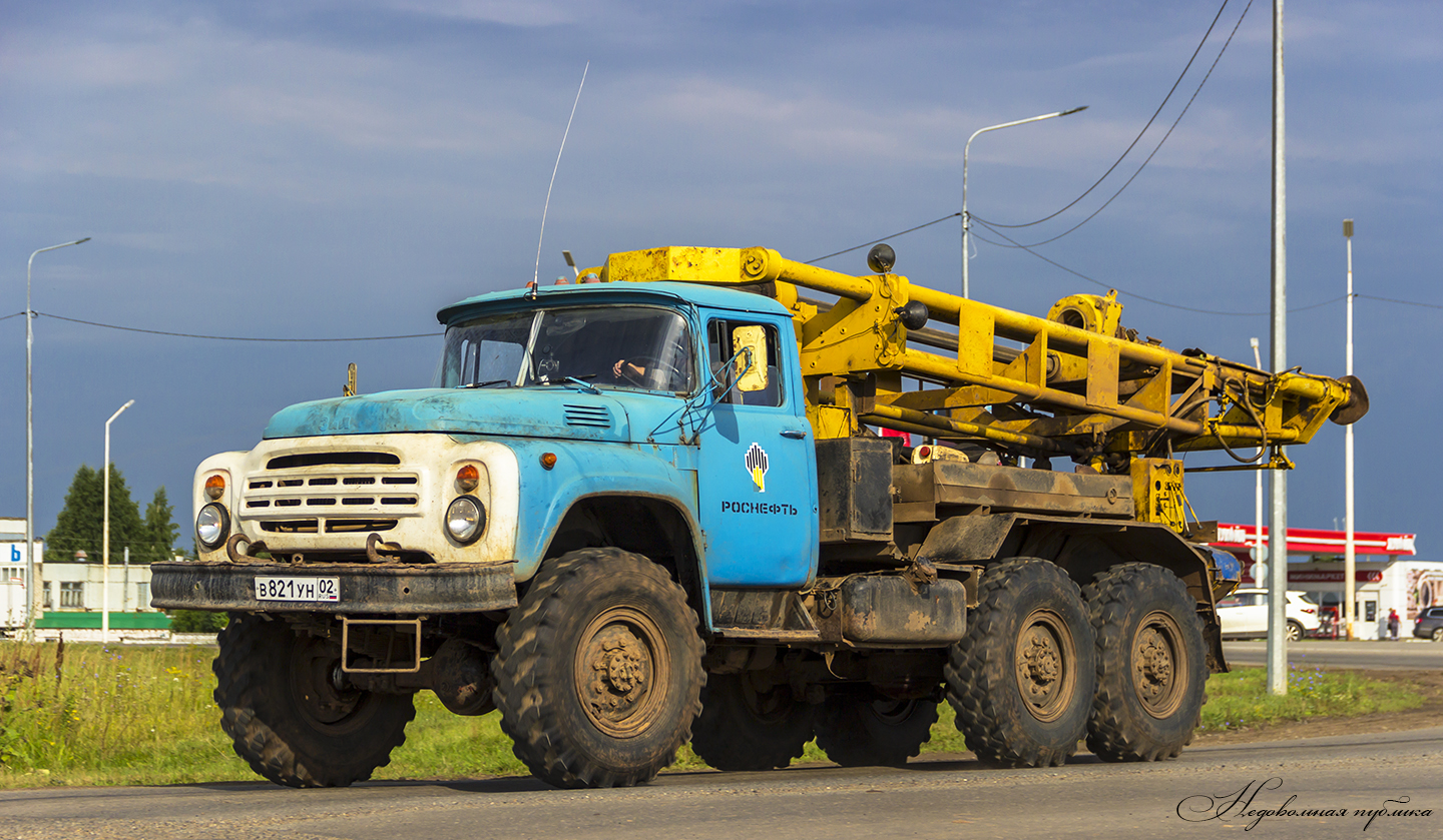в 821 ун 02, ZIL 4334 