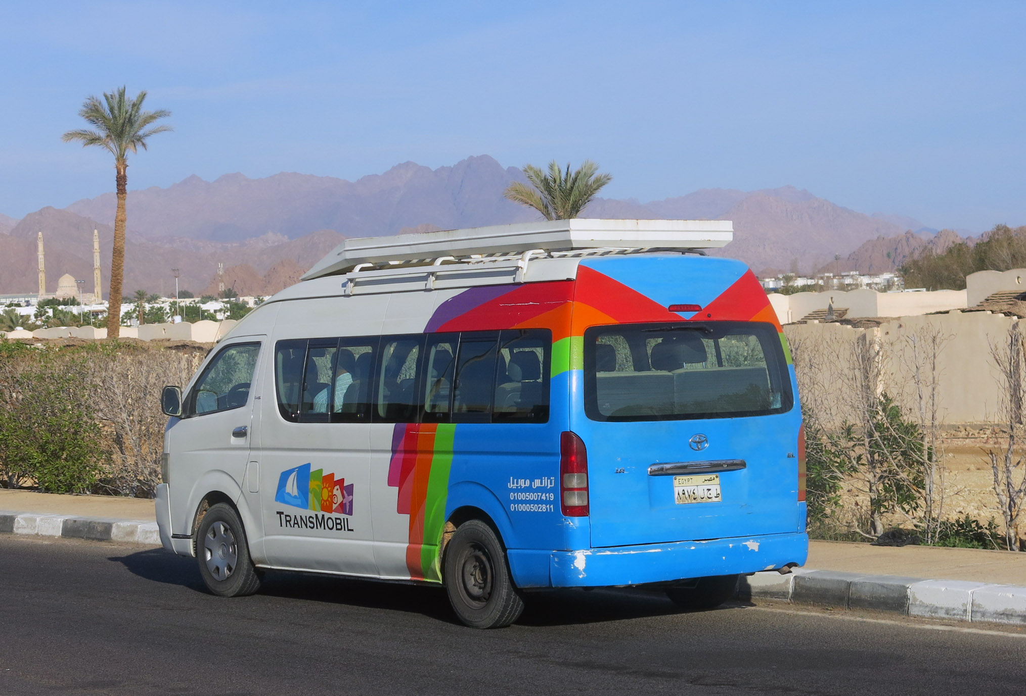 ٨٩٧٤ لجط, Toyota HiAce 