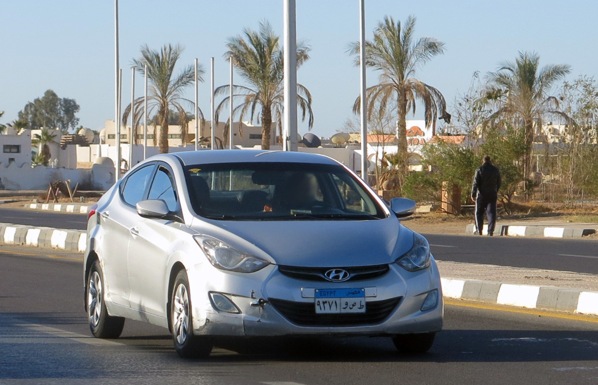 ٩٣٧١ وصط, Hyundai Elantra 