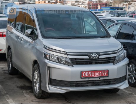 089D 002 03, Toyota Voxy