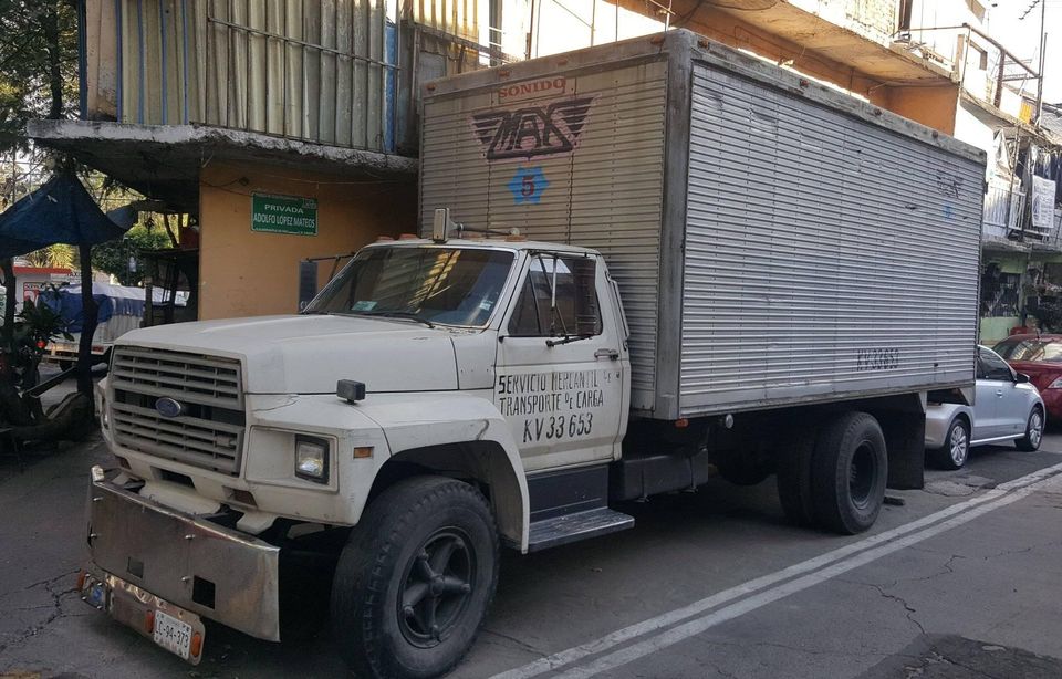 LC-94-373, Ford F-700 7th gen, 1979–1995