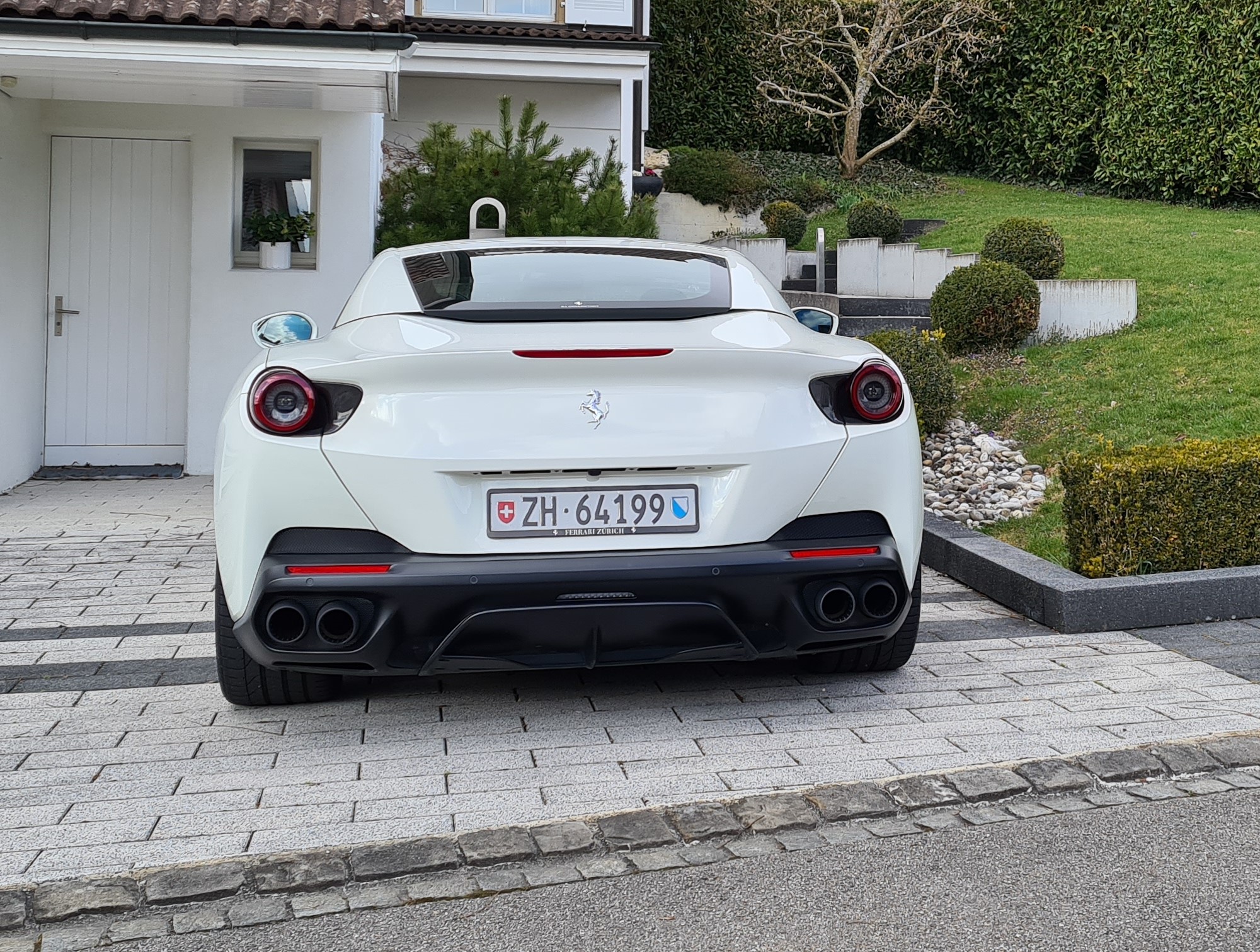 ZH 64199, Ferrari Portofino 1st gen (F164), 2017–2021