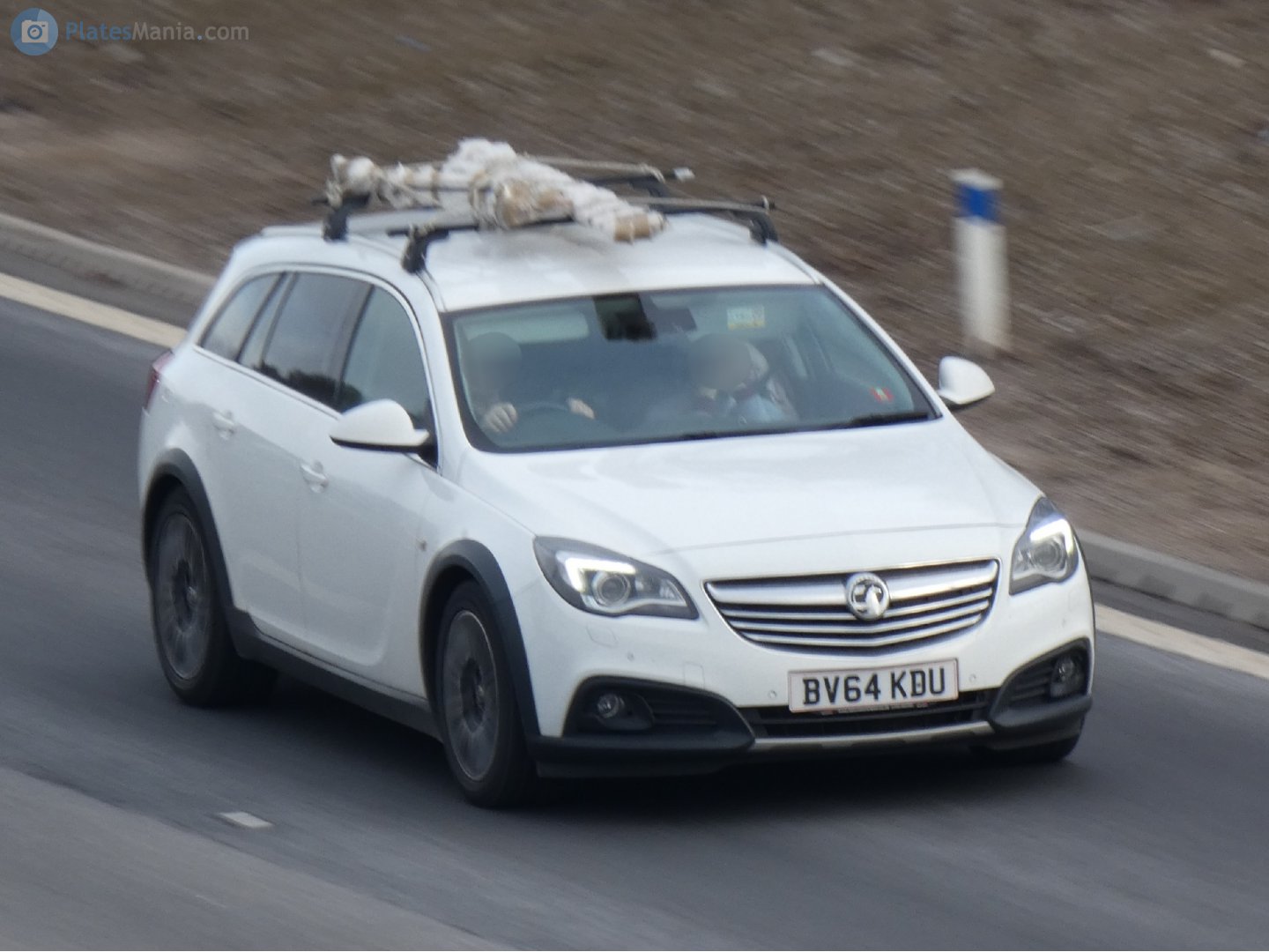 BV64KDU, Vauxhall Insignia 1st gen Country Tourer (G09), facelift, 2013–2015