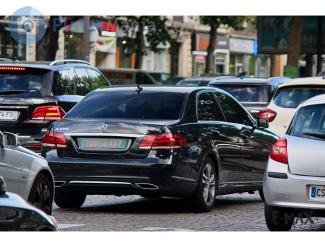 100 CD 447, Mercedes-Benz E-Klasse