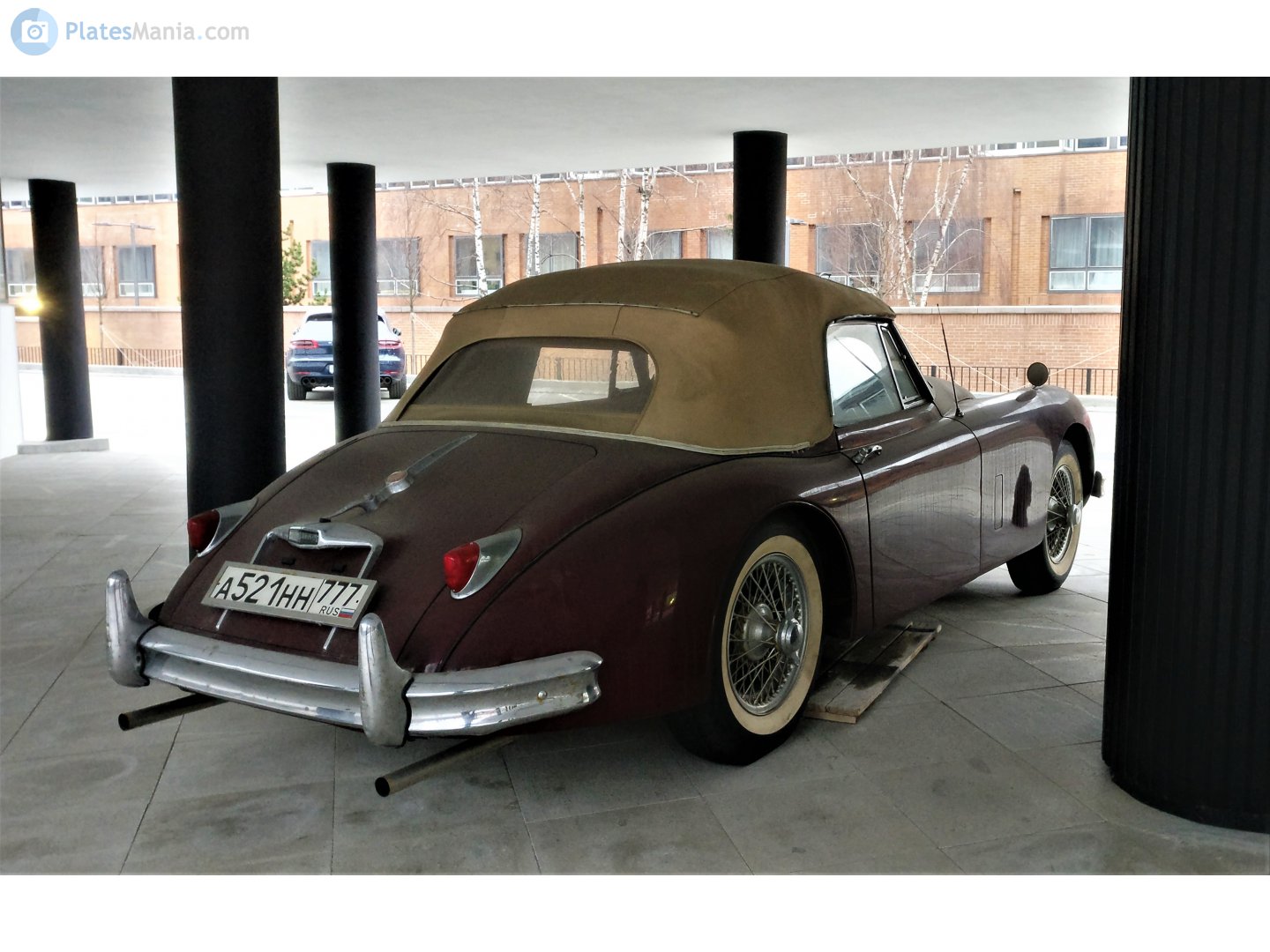 а 521 нн 777, Jaguar XK150 