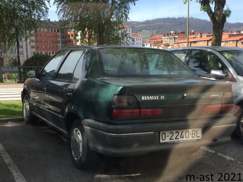 O 2240 BL, Renault 19 