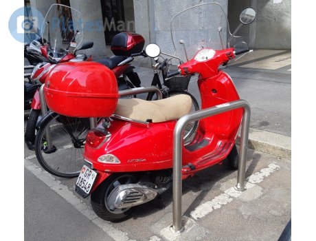 GR 18548, Vespa LX