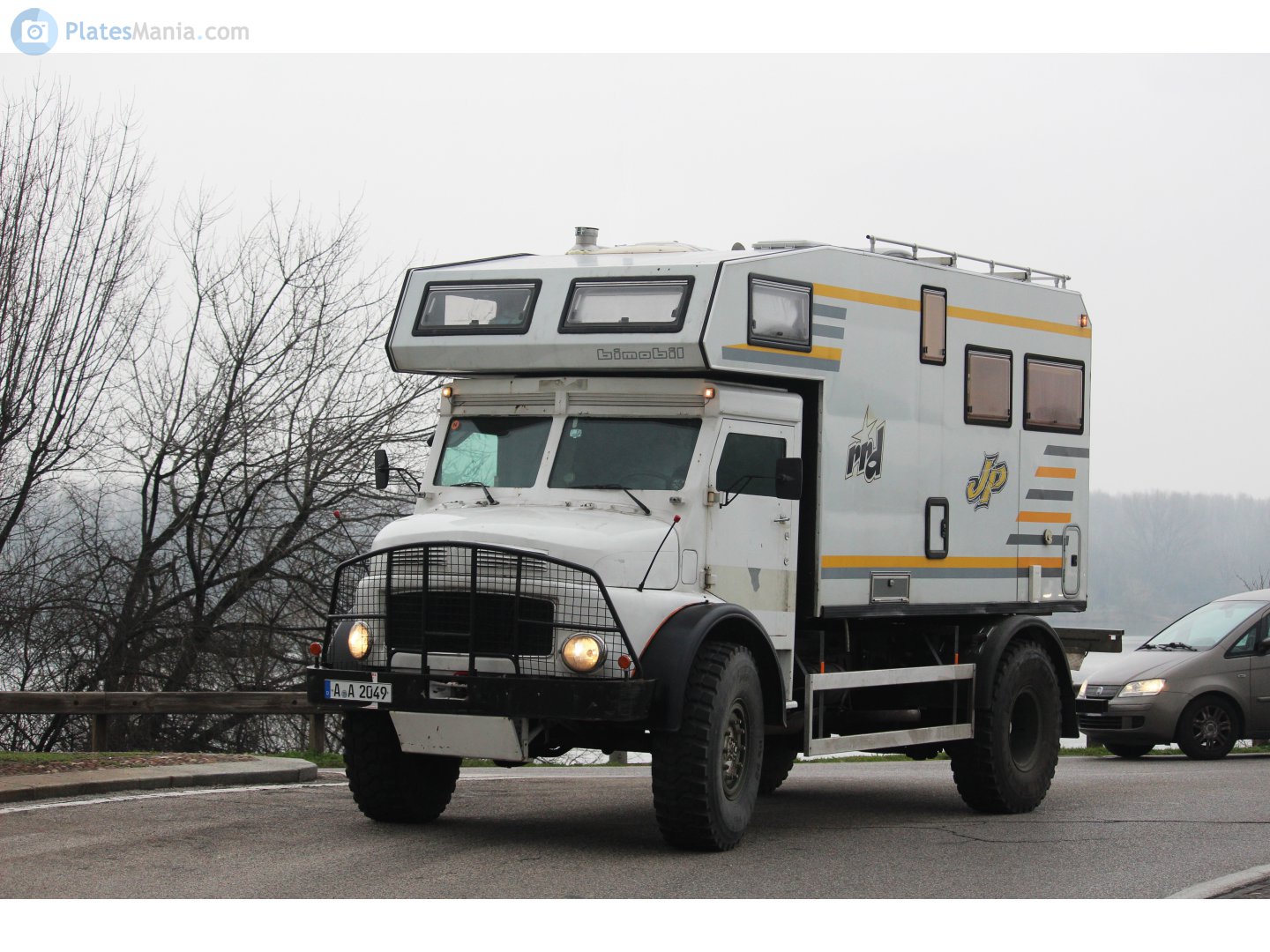 A A 2049, Mercedes-Benz L/LA-Series Trucks 