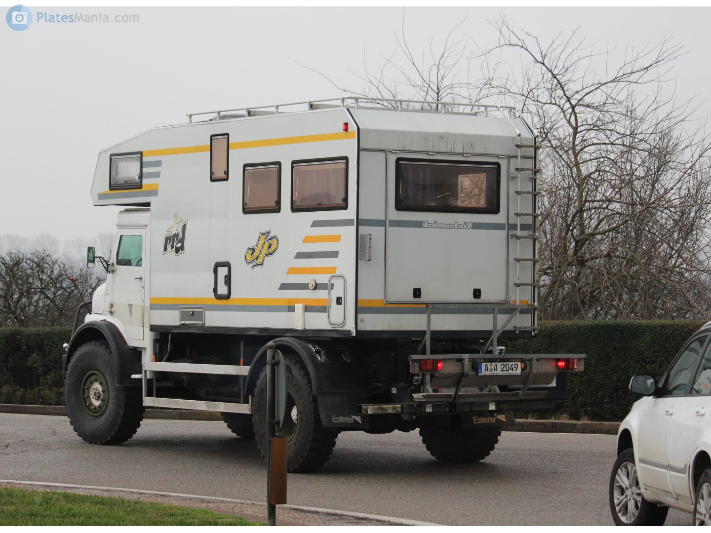 A A 2049, Mercedes-Benz L/LA-Series Trucks 