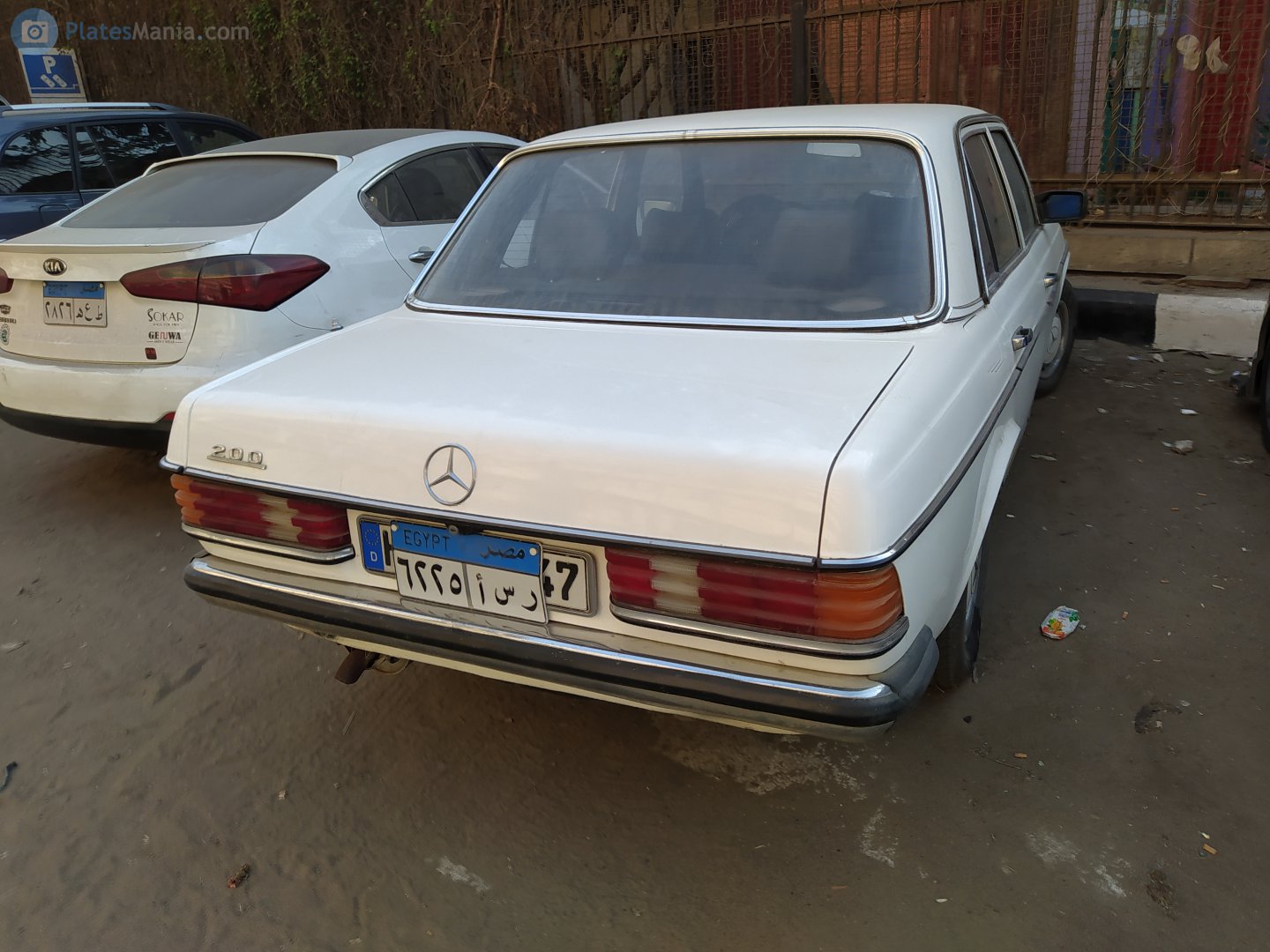 ٦٢٢٥ أسر, Mercedes-Benz E-Klasse 200–300 Sedan (W123), 1975­–1986