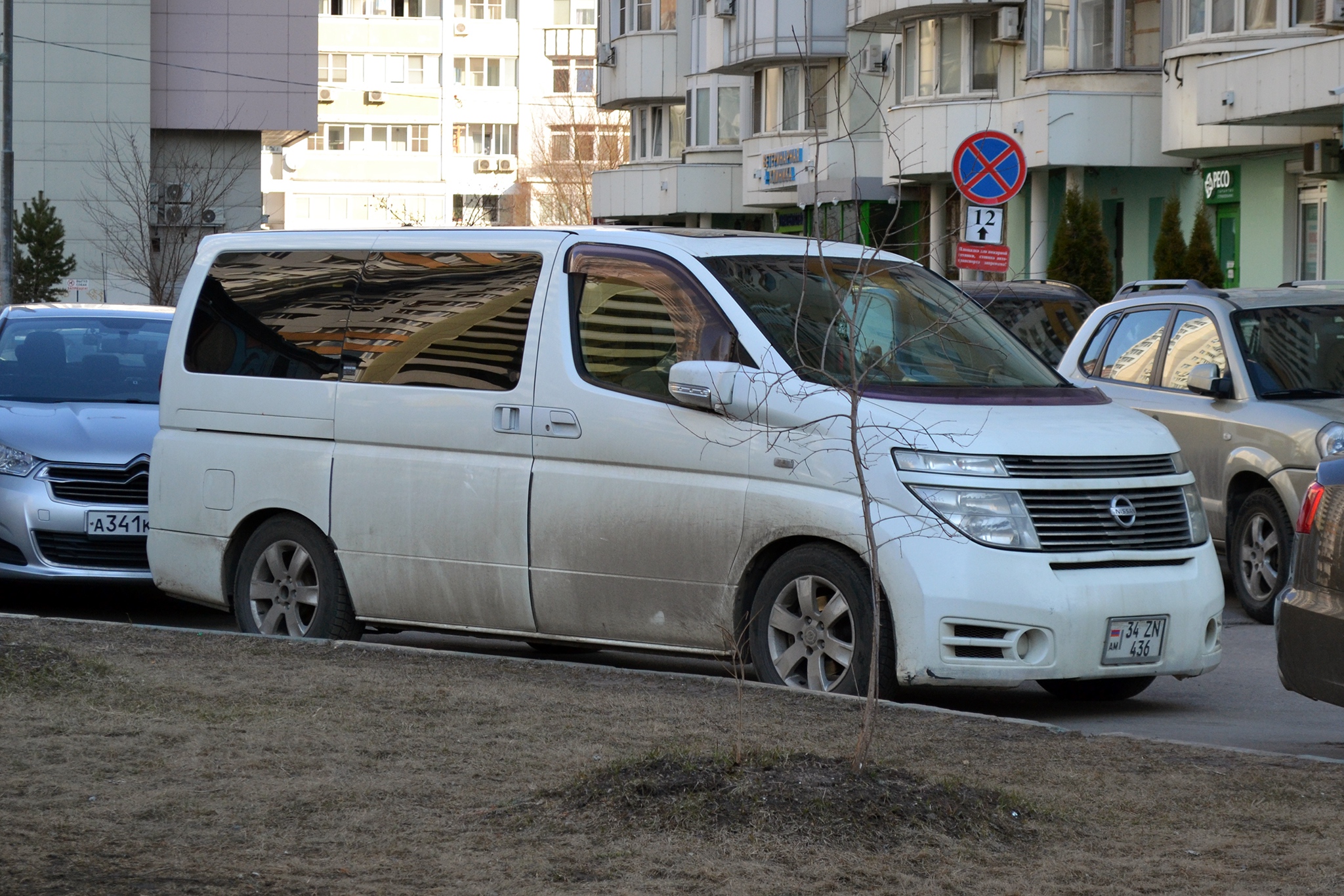 34 ZN 436, Nissan Elgrand 2nd gen (E51), 2002–2010