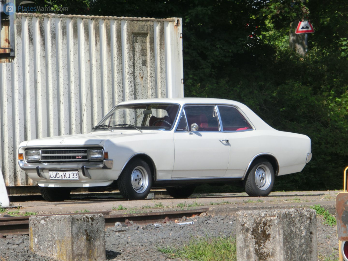 LÜD KJ 33, Opel Rekord 3rd gen 2-door Sedan (C), 1966–1971