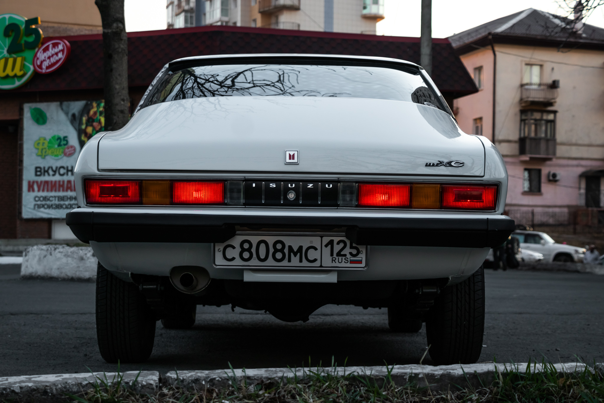 с 808 мс 125, Isuzu 117 