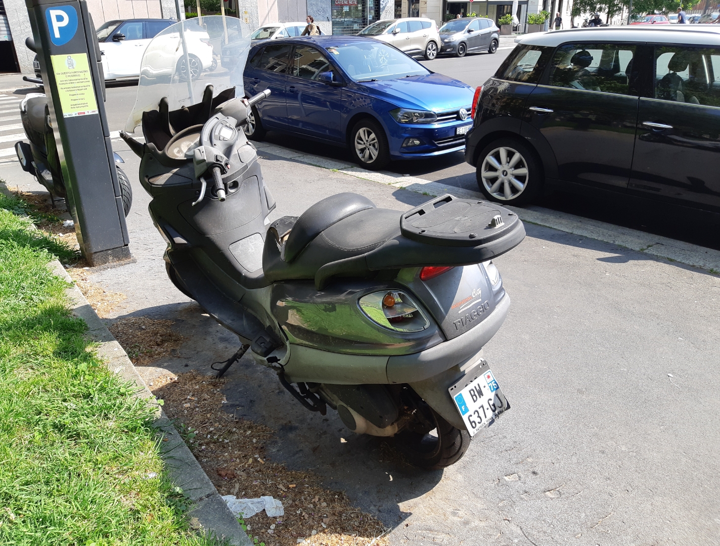 BW-637-GJ, Piaggio X9 