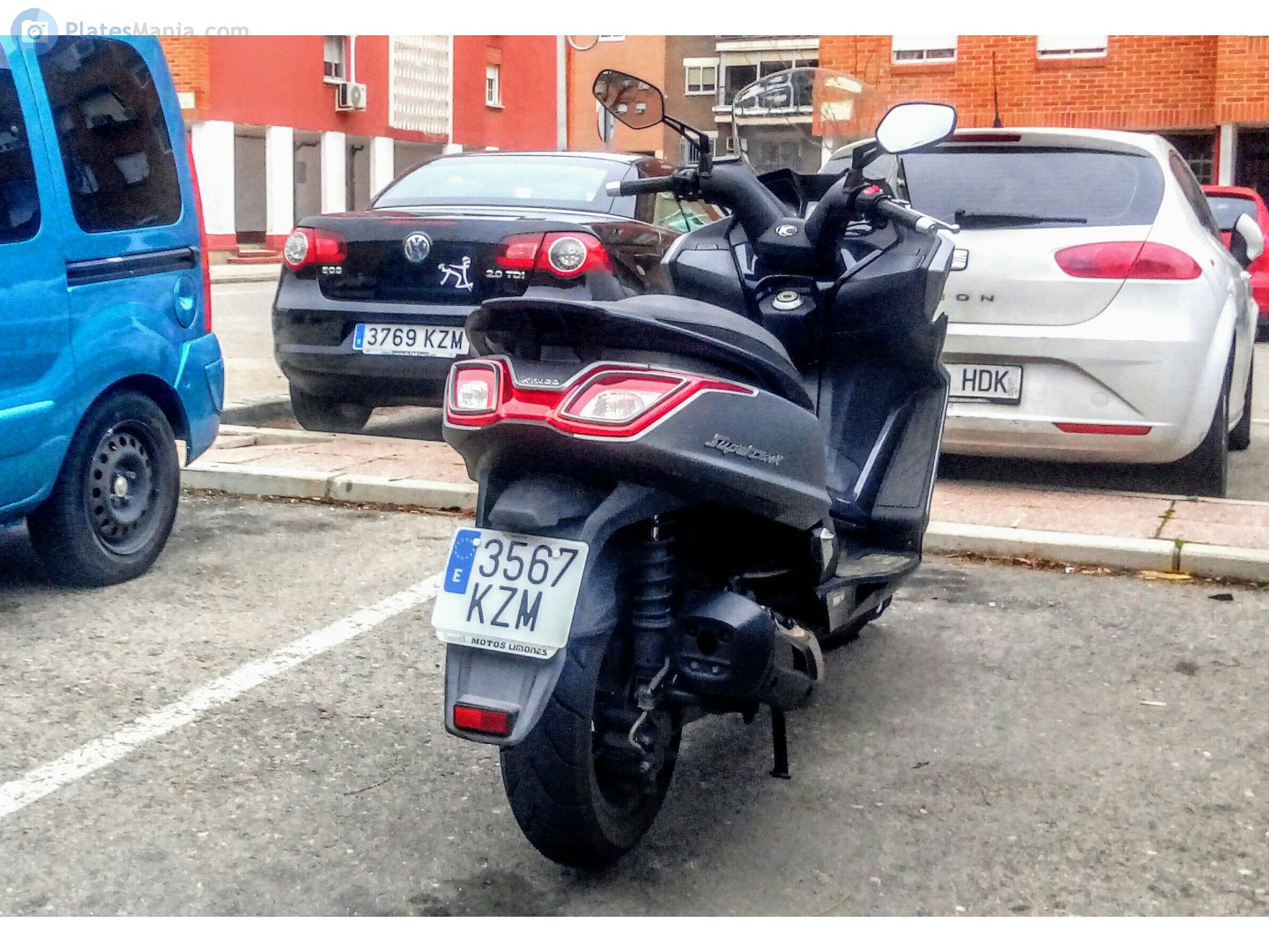 3567 KZM, Kymco Dink 