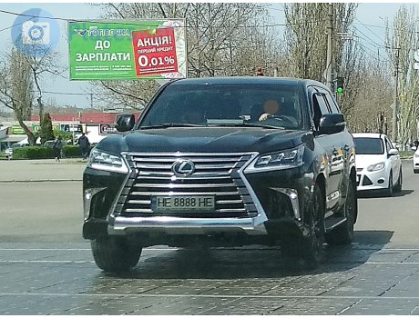 HE 8888 HE, Lexus LX