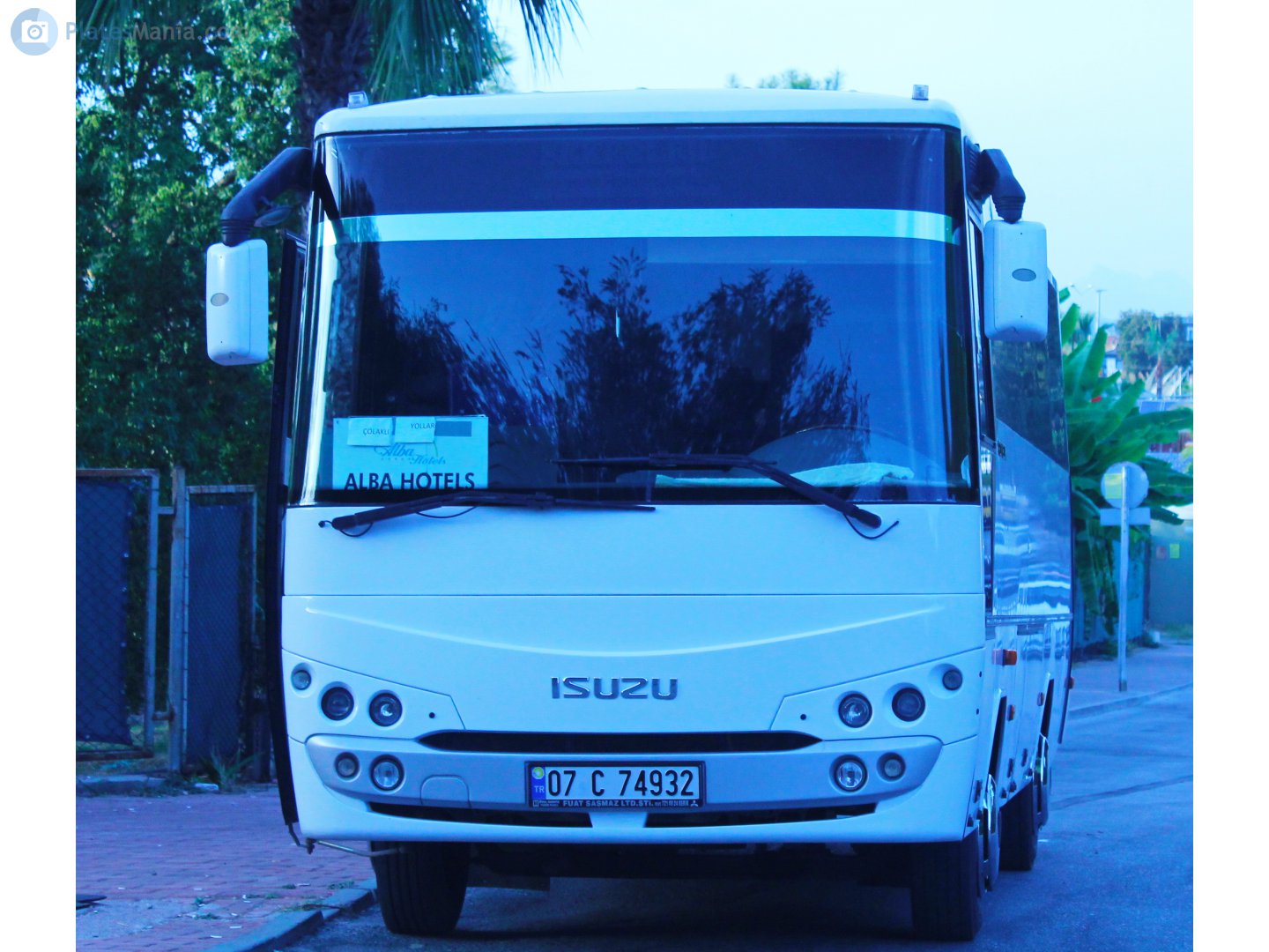 07 C 74932, Isuzu Roybus 