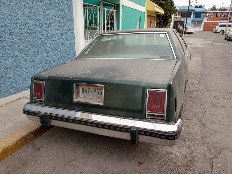 867-PGG, Ford Crown Victoria LTD 4-door Sedan (54K), 1979–1991