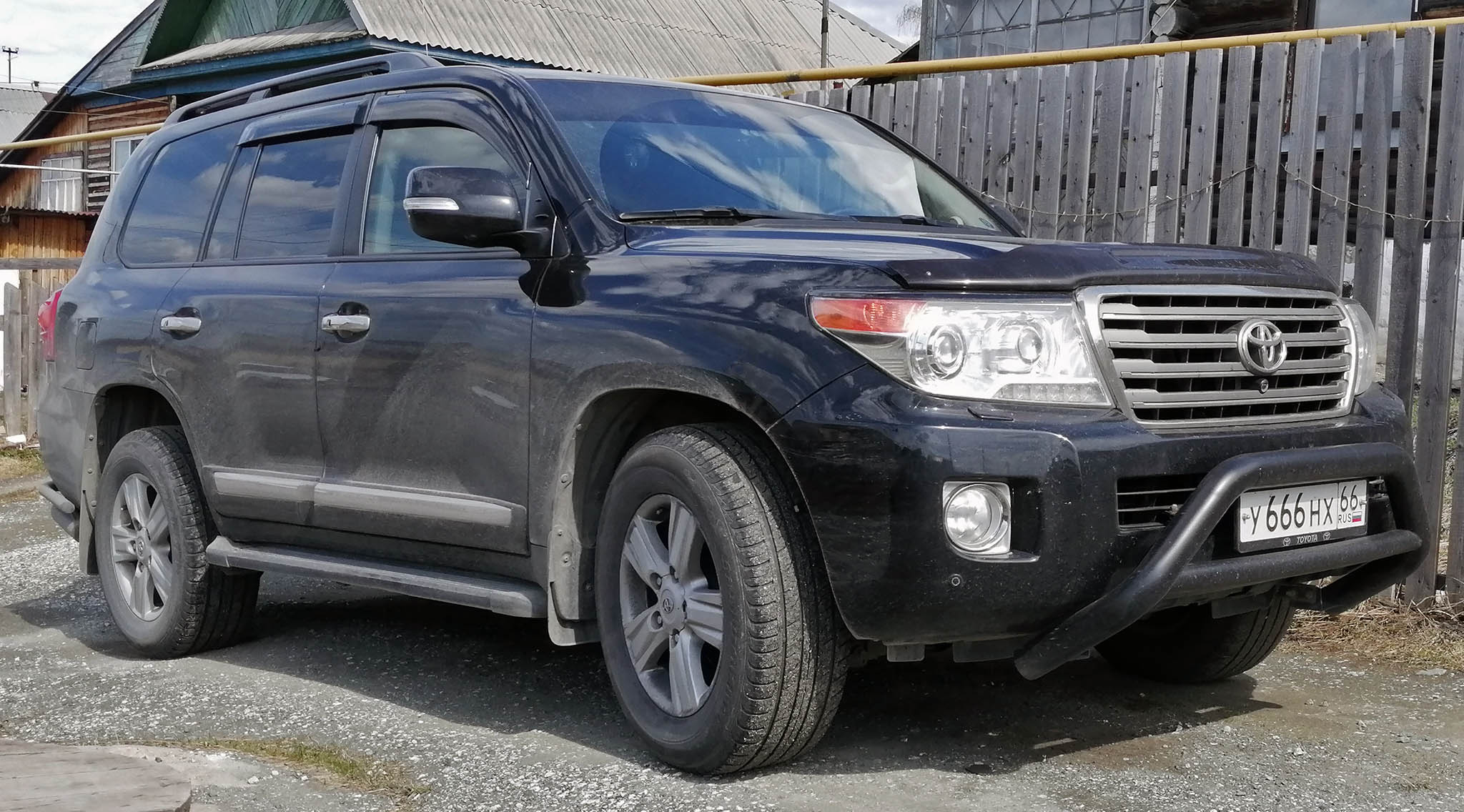 у 666 нх 66, Toyota Land Cruiser 200 (J200), 1st facelift, 2011–2015