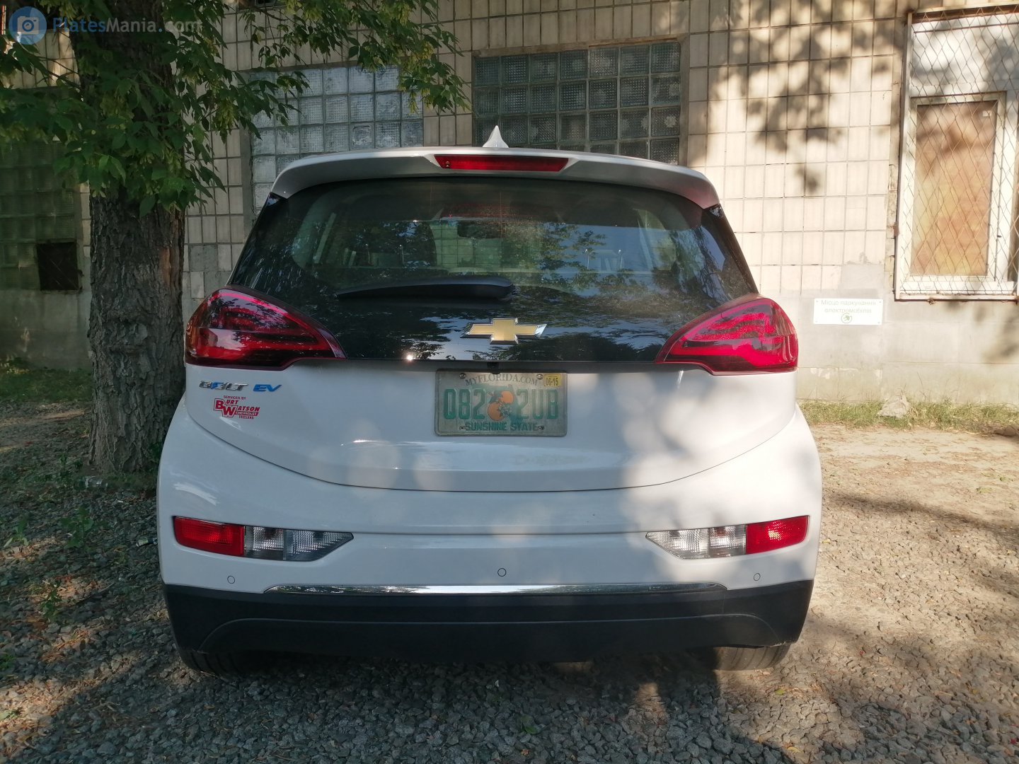 Q82 2UB, License plate without vehicle 