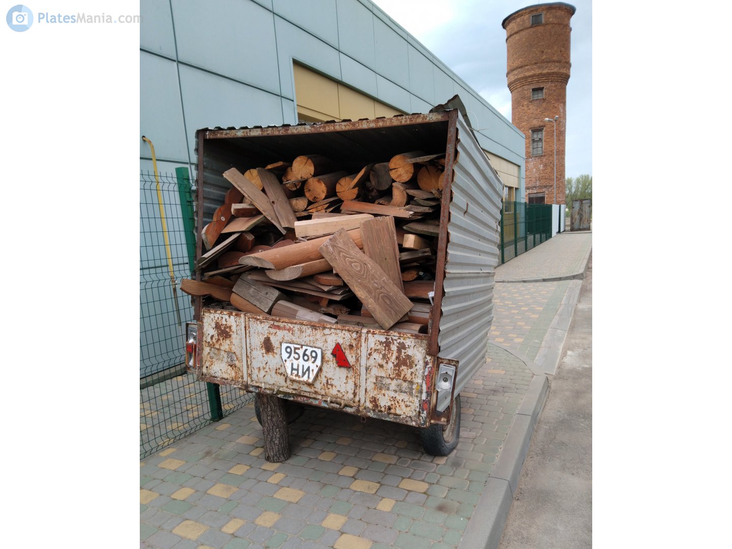 9569 НИ, Trailers (1977) 