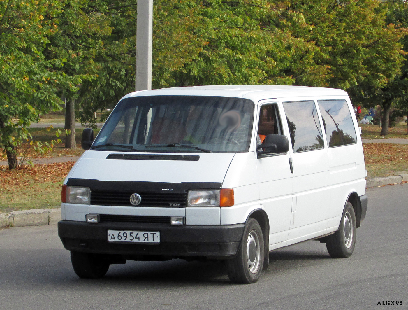 а 6954 ЯТ, Volkswagen Transporter 4th gen Van (T4) (70/7D), 1990–2003