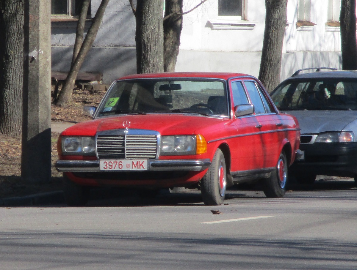 3976 MK, Mercedes-Benz E-Klasse 200–300 Sedan (W123), 1975­–1986