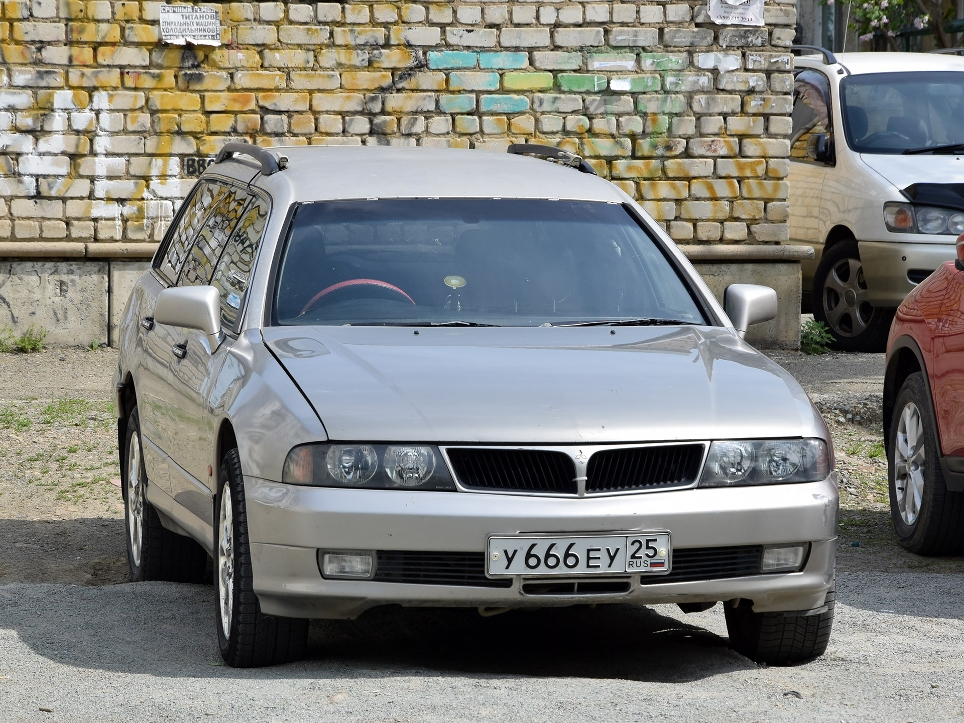 у 666 еу 25, Mitsubishi Diamante 2nd gen Wagon (F3), 1997–2001