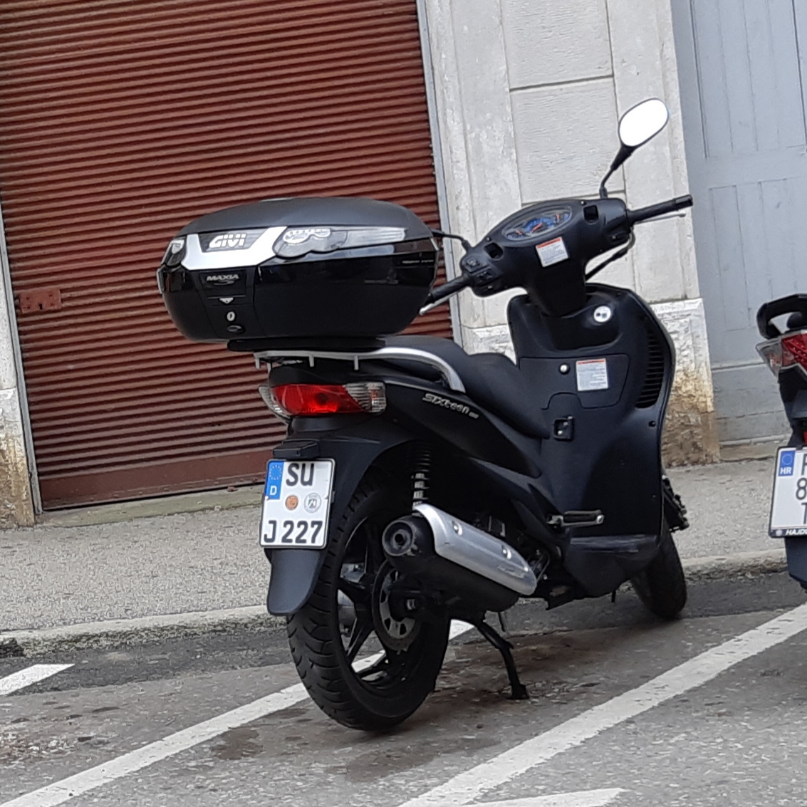 SU J 227, Suzuki SIXteen 