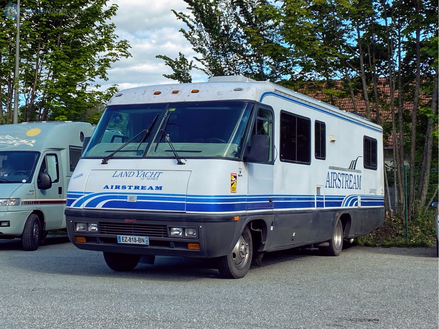 EZ-818-BN, Airstream Land Yacht 